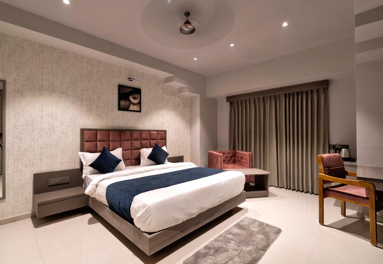 Hotel Sparsh Divine Ahmedabad Exterior foto