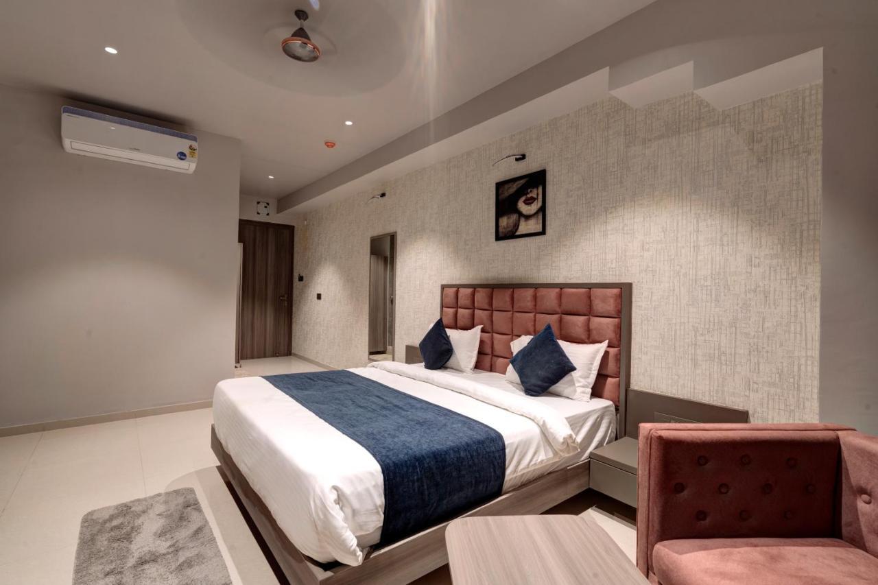 Hotel Sparsh Divine Ahmedabad Exterior foto