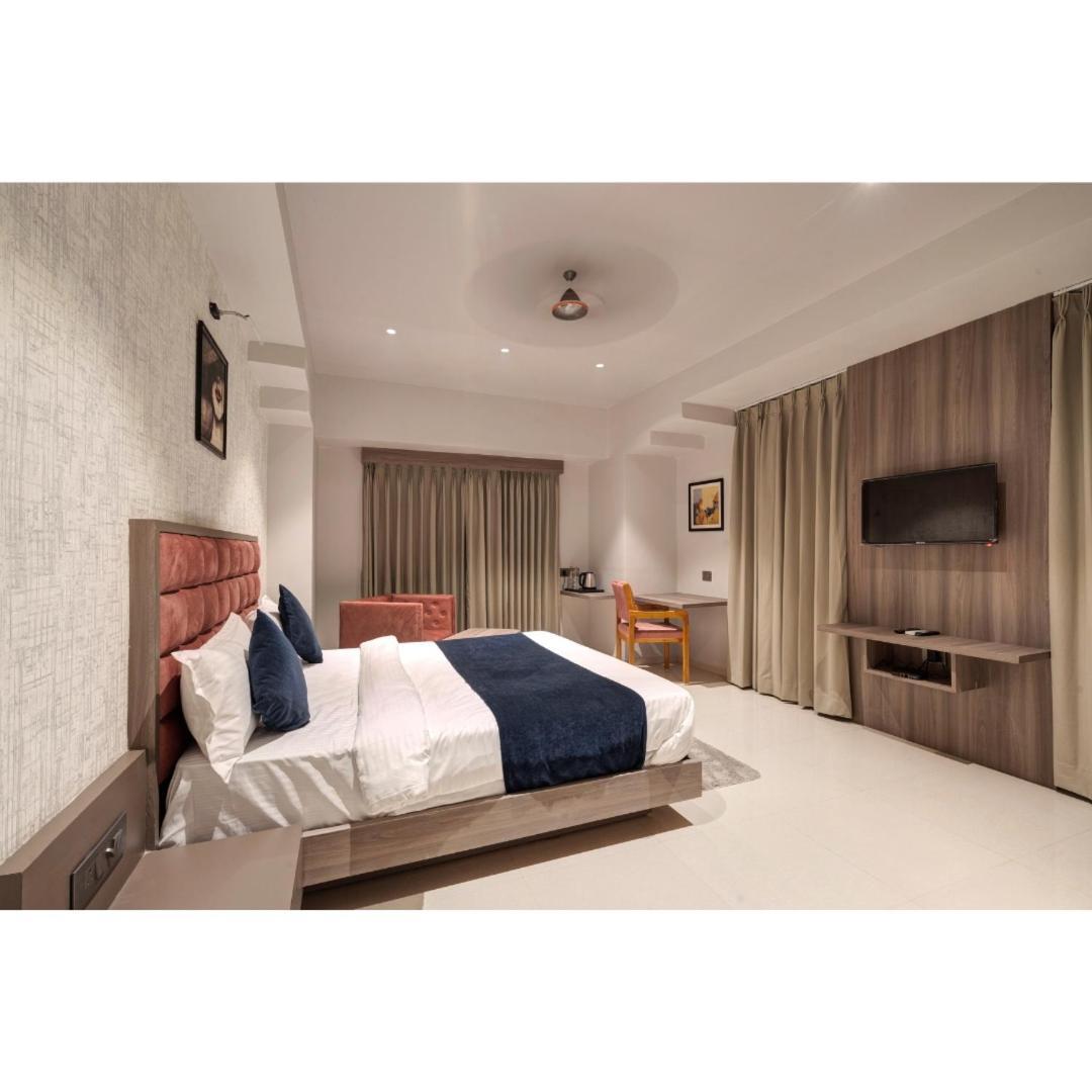 Hotel Sparsh Divine Ahmedabad Exterior foto