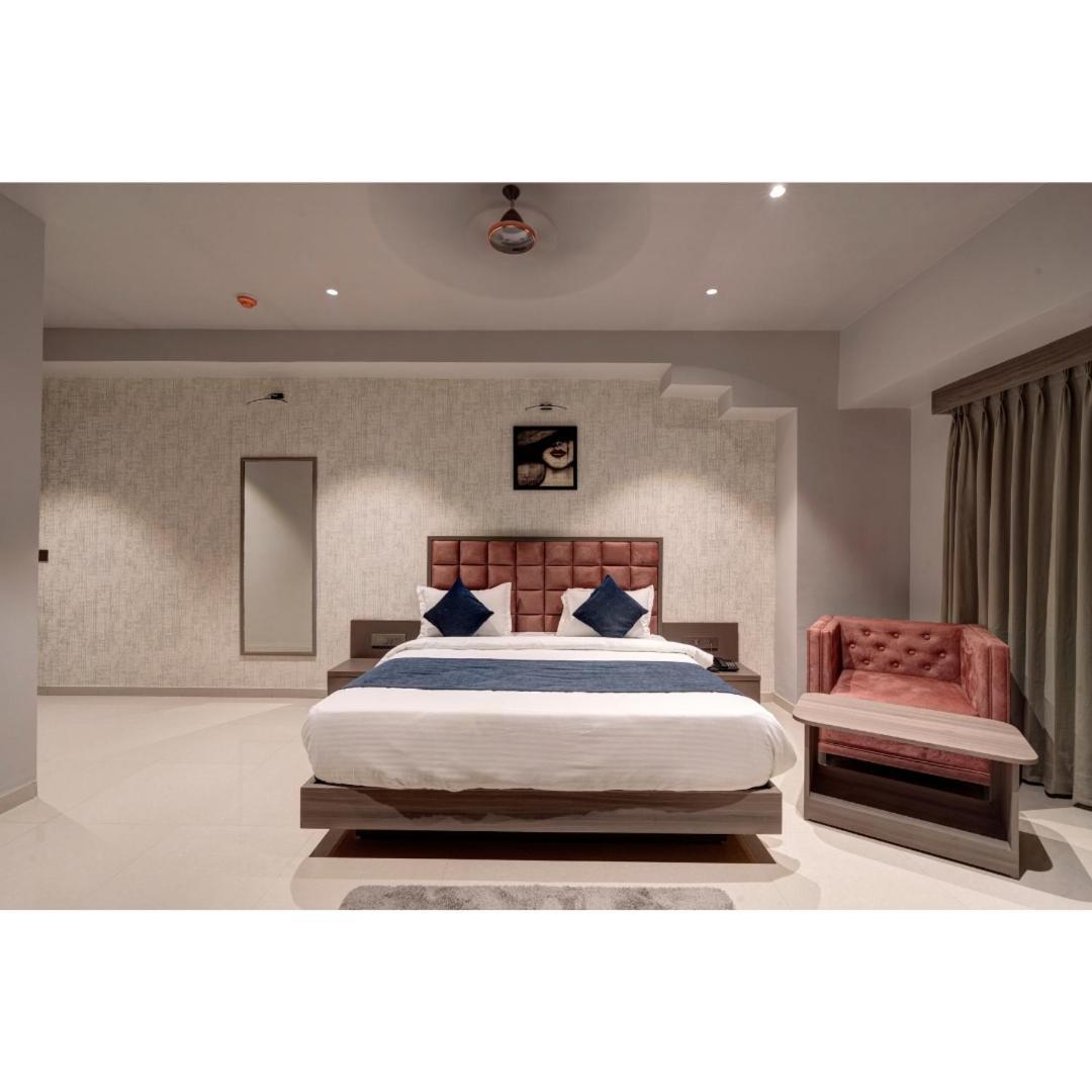 Hotel Sparsh Divine Ahmedabad Exterior foto